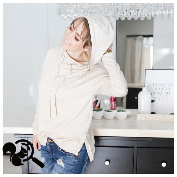 Max Studio Lightweight Hoodie - Picture 11 of 12